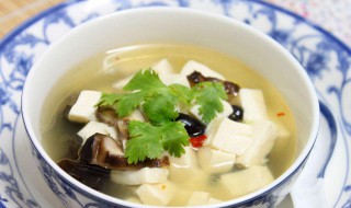 香菇豆腐汤怎么做 香菇炖鸡汤怎么炖好吃又好喝