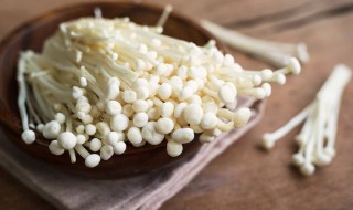 金针菇瘦肉羹怎么做(金针菇瘦肉羹怎么做视频)