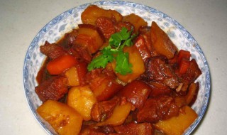 五花肉炖土豆煲（五花肉炖土豆煲多久能熟）