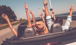 惊艳了青春的文案（惊艳了青春的文案句子）