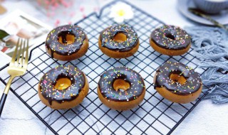 巧克力甜甜圈的制作方法窍门(巧克力甜甜圈的制作方法窍门视频)