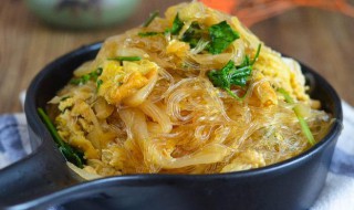 怎样做酸菜肉炖粉条（怎样做酸菜肉炖粉条窍门）
