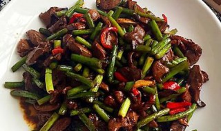 蒜苗鸡杂怎么炒好吃窍门（蒜苗鸡杂怎么炒好吃窍门视频）