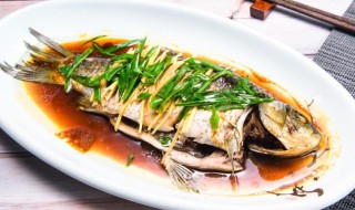 清蒸鲫鱼的做法（清蒸鲫鱼的做法大全）