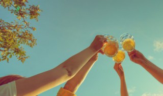 啤酒放一天还能喝吗 啤酒过期多久还能喝