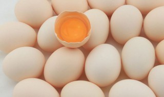 鸡蛋外壳有斑点是什么原因（鸡蛋外壳很多淡淡的黑点）