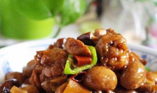 口蘑焖鸡翅 口蘑烧鸡川菜大厨的做法