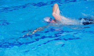 自由泳的方法和技巧是什么 自由泳怎么游视频教程
