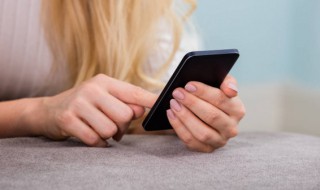 手机后面放钱的风水意义是什么 手机后面放钱好吗风水