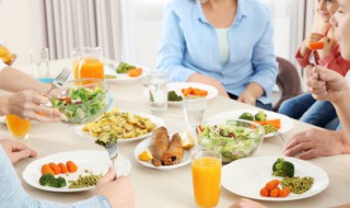 减肥晚餐适合吃什么（减肥晚餐适合吃什么水果）