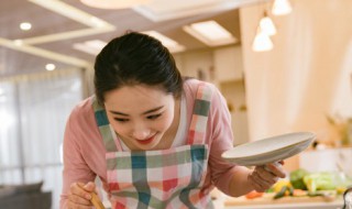 排骨用什么炖好吃又简单 排骨用什么炖好吃