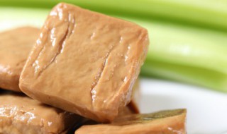 吃豆腐的时候可以喝红酒嘛（喝酒后可以吃豆腐吗）