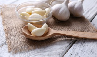 大蒜里面有绿色的芯能不能吃啊