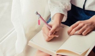 形容好奇的看的成语（形容很好奇的成语）