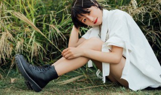 马丁靴怎么搭配好看 马丁靴怎么搭配好看女图片