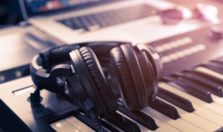 走在彷徨的路上是什么歌 走在彷徨的路上是什么歌词