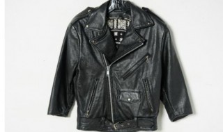 皮衣如何搭配鞋子谁知道?（皮衣搭配什么鞋子好看）