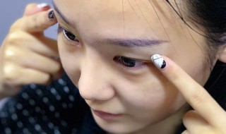 眼霜和眼部精华要一起用吗（眼霜和眼部精华只用一个哪个好）