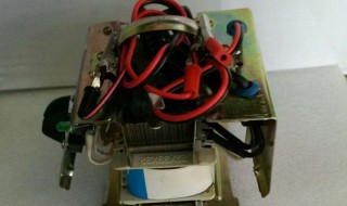 摩托车电瓶充电器怎么使用?（摩托车电瓶充电器怎么使用的）