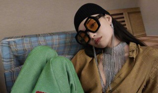 卡其色外衣搭配黄色短袖可以吗 卡其色外衣搭配黄色短袖可以吗女