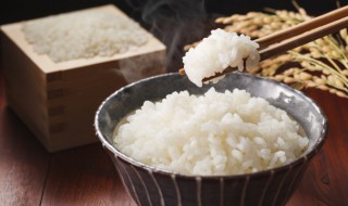 米饭蒸熟了怎么做才好吃（米饭 蒸熟）
