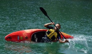 花式皮划艇平水技巧 专业皮划艇怎么控制平衡