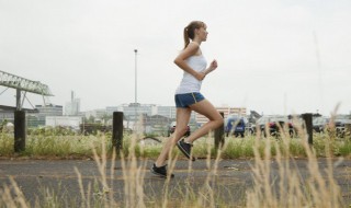 女子400米跑步技巧 女子400米跑步技巧图解