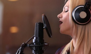 我身骑白马走三关是什么歌 我身骑白马走三关是什么歌名