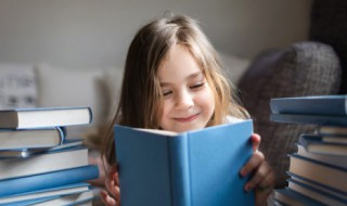 金桂什么什么四字成语（金桂什么什么四字成语什么尽染）