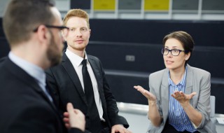 做销售刚加客户微信怎么聊天（做销售刚加客户微信怎么聊天话术）