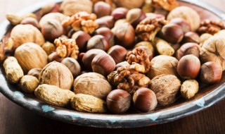 吃榛子的禁忌不能和哪些食物一起吃（榛子不可以和什么食物一起吃）