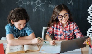 不差上下的意思（不差上下与不相上下）