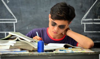 钻冰求火的意思 钻冰取火的意思