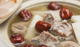 牛骨和什么煲汤最补钙（什么人不宜喝牛骨汤）