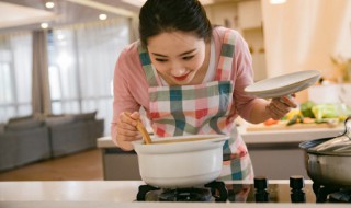 经期喝什么汤最好（女人经期喝什么最好）