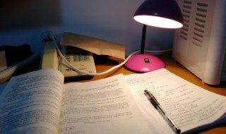 笨手笨脚的词语意思 笨手笨脚的词语意思解释