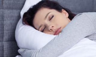 梦见自己的鞋子破了（梦见自己的鞋子破了又扔了）