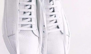 如何把白鞋子刷的白（怎么把白鞋刷白）