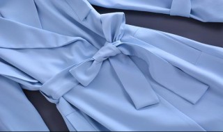 天蓝色的外套要配什么颜色的衣服 天蓝色的外套配什么颜色的裤子好看