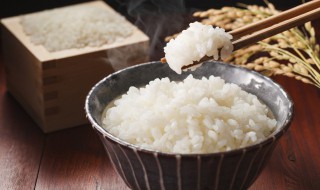 煮米饭向上冒泡怎么办 煮米饭为什么会冒泡
