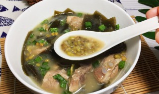 海带绿豆排骨汤怎么做啊 海带绿豆排骨汤的功效用什么排骨