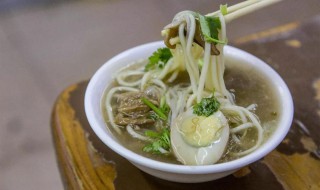 酸菜肉丝卤蛋面步骤 酸菜鸡蛋卤面条
