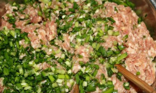 猪肉韭菜饺子馅的调制方法 猪肉韭菜饺子馅的调制方法怎么吃