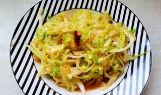 炝拌香辣甘蓝丝怎么做 炝拌甘蓝丝的做法大全窍门