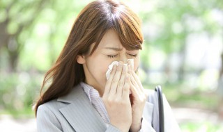 打喷嚏的预兆 中年女人打喷嚏的预兆