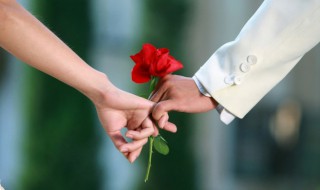 一段很现实的话感情(爱情很现实的一段话)