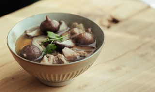 黑蒜养生汤的做法 黑蒜养生汤的做法视频