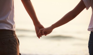 天气降温关心简短句子送给女朋友的（天气降温关心简短句子送给女朋友的生日祝福）