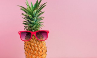 菠萝不能和什么东西一起吃（菠萝不能跟哪些东西一起吃）