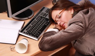 梦见棺材入土是什么征兆（梦见土里的棺材露出来好不好）